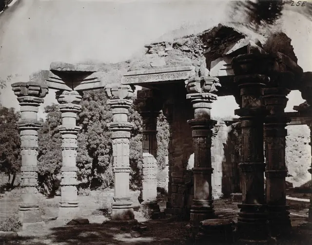 The Quwwat-ul-Islam mosque inscription