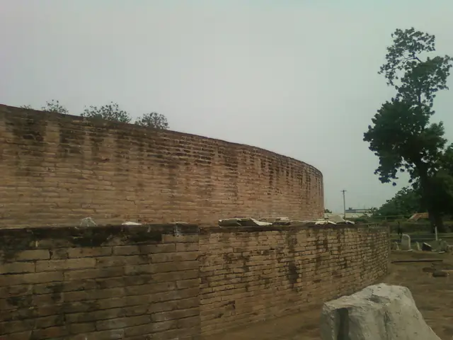 Amaravati (Dhanyakataka) and the Mahachaitya