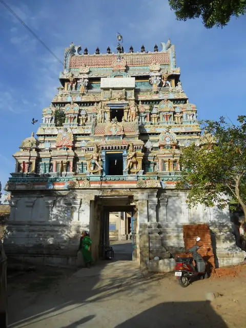 Swarnapureeswarar (Padikasunathar) Temple, Arisirkaraiputhur (Azhagaputhur)