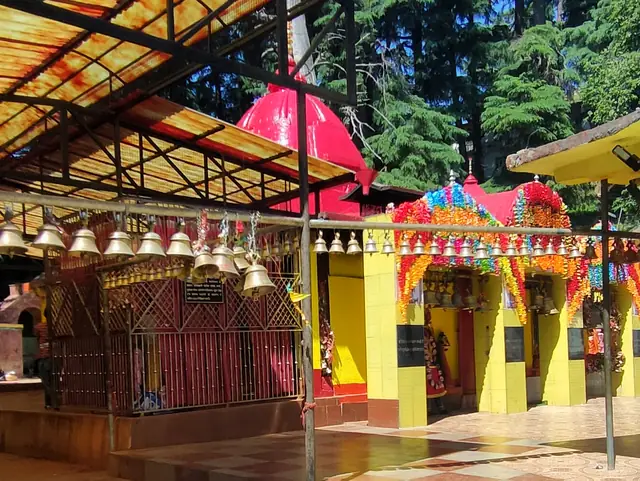 Haat Kalika Temple, Gangolihat