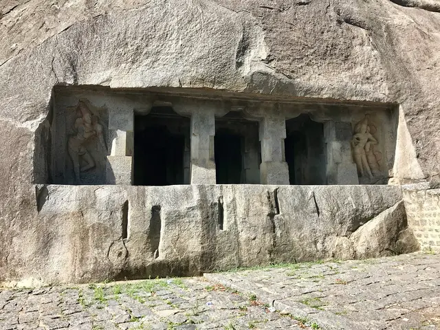 Mandagapattu cave temple