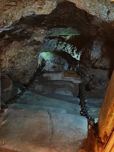 Patal Bhuvaneshwar Cave Temple