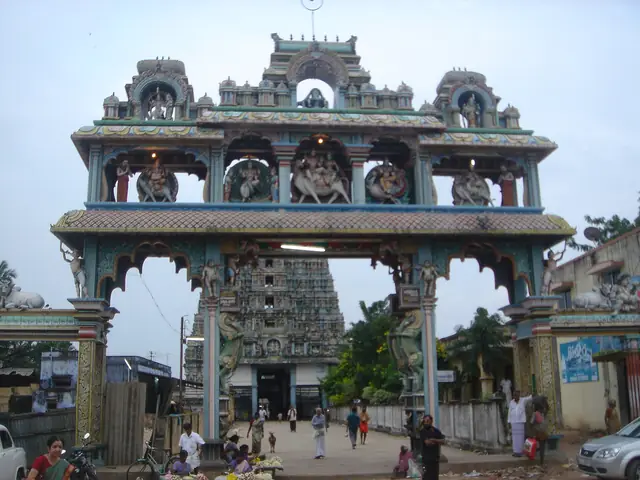 Amirthaghateswarar–Abhirami Temple, Thirukadaiyur