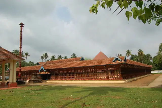 Lakshmana Perumal Temple, Thirumoozhikkulam