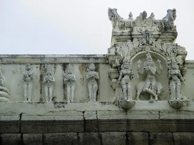 Deepaprakasar (Vilakkoli Perumal) Temple, Thiruthanka (Thooppul), Kanchipuram