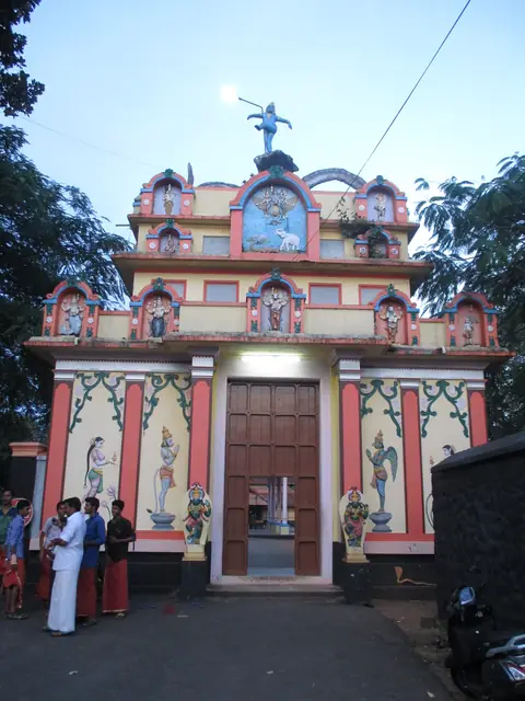 Pambanaiyappan Temple, Thiruvanvandoor