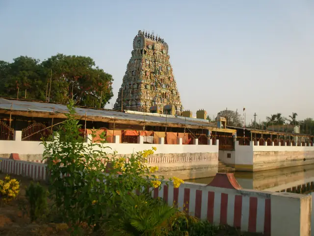 Mullaivananathar (Garbharakshambigai) Temple, Tirukkarukavur