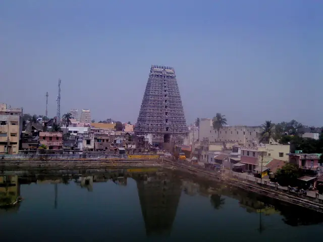 Ulagalantha (Trivikrama) Perumal Temple, Thirukkovalur (Tirukkoyilur)