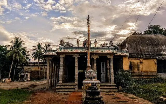 Kapardeeswarar (Swetha Vinayagar) Temple, Tiruvalanjuzhi